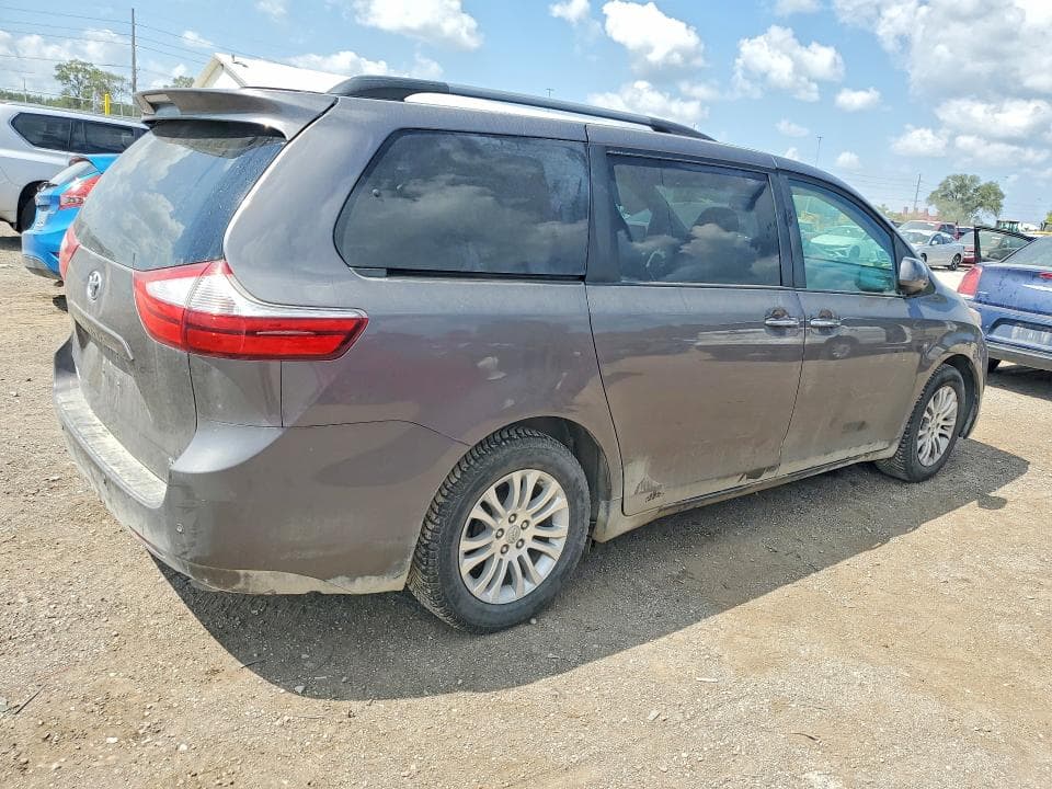 2017 TOYOTA SIENNA XLE PREMIUM 8-PASSENGER 3