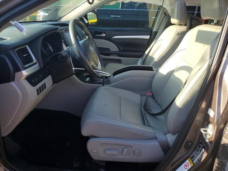 2019 TOYOTA HIGHLANDER XLE 7