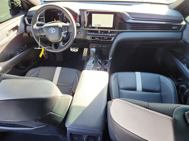 2025 TOYOTA CAMRY SE 8