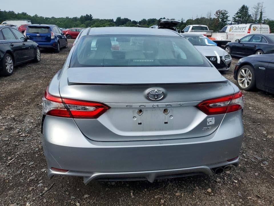 2018 TOYOTA CAMRY SE 6