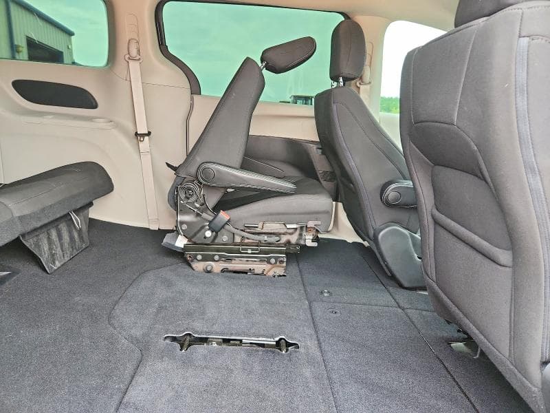 2021 CHRYSLER VOYAGER LX 11
