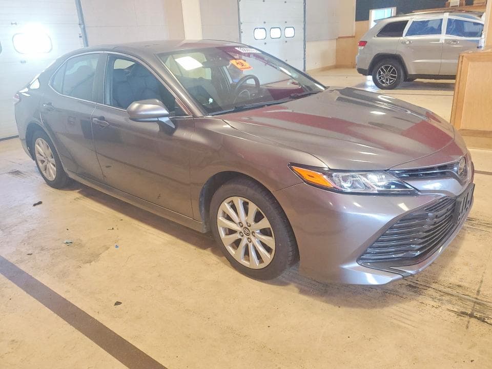 2019 TOYOTA CAMRY LE 4