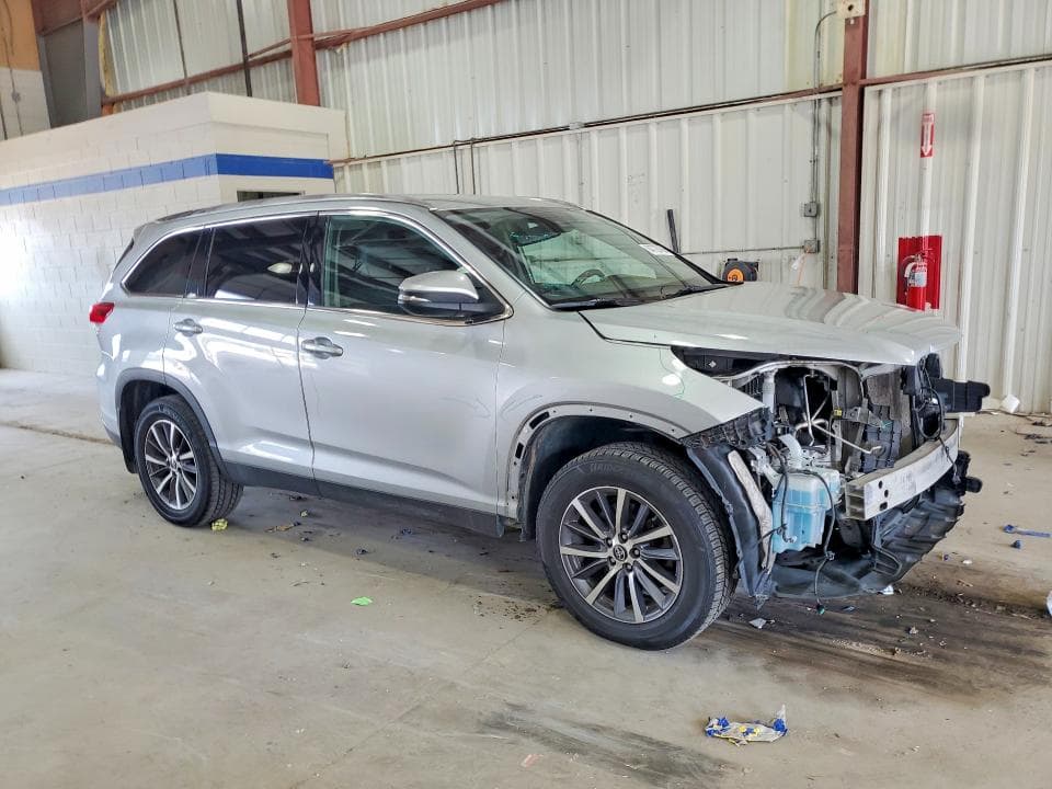2019 TOYOTA HIGHLANDER XLE 4