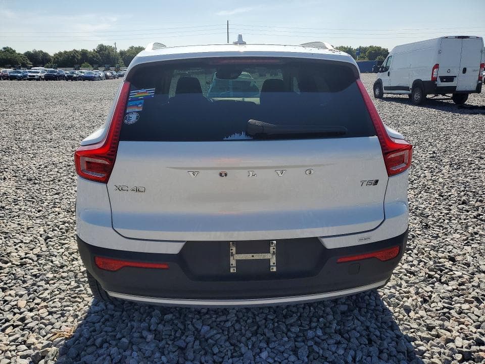 2022 VOLVO XC40 T5 MOMENTUM 6