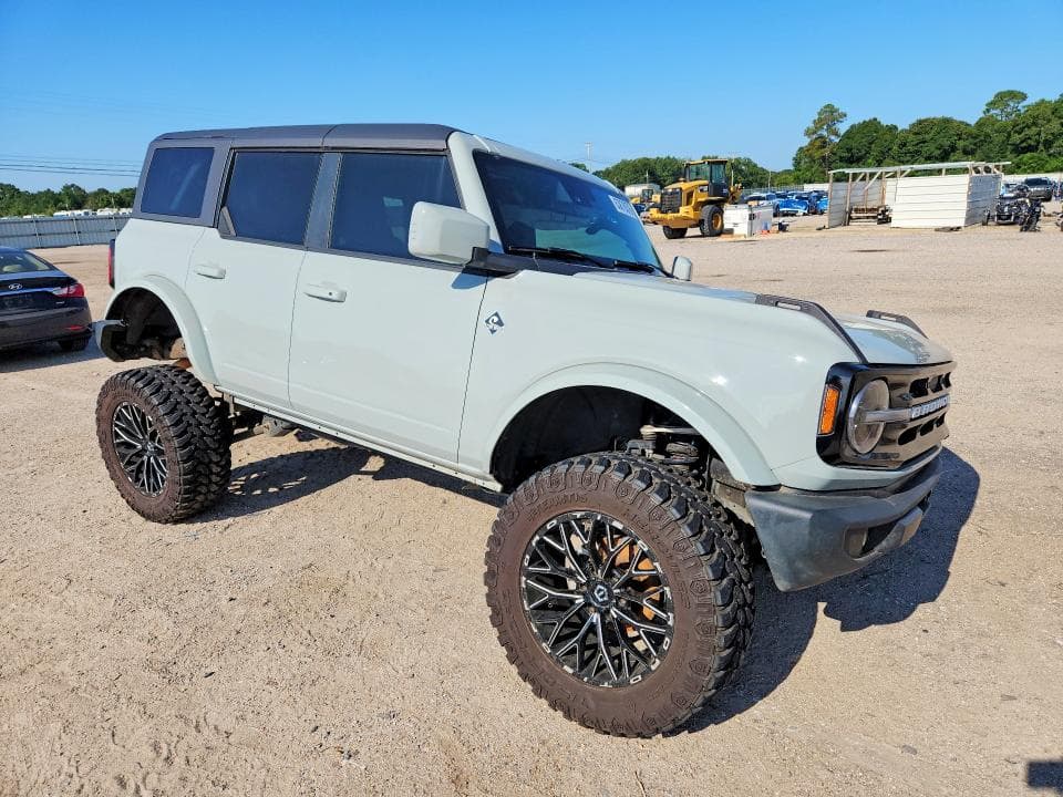 2024 FORD BRONCO OUTER BANKS 4