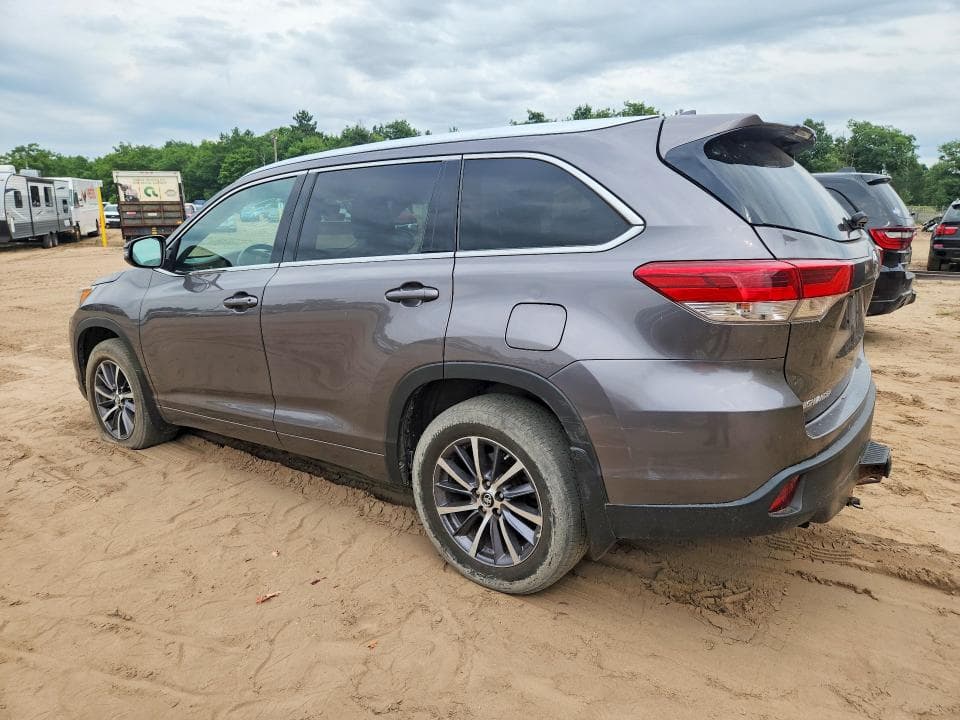 2018 TOYOTA HIGHLANDER XLE 2