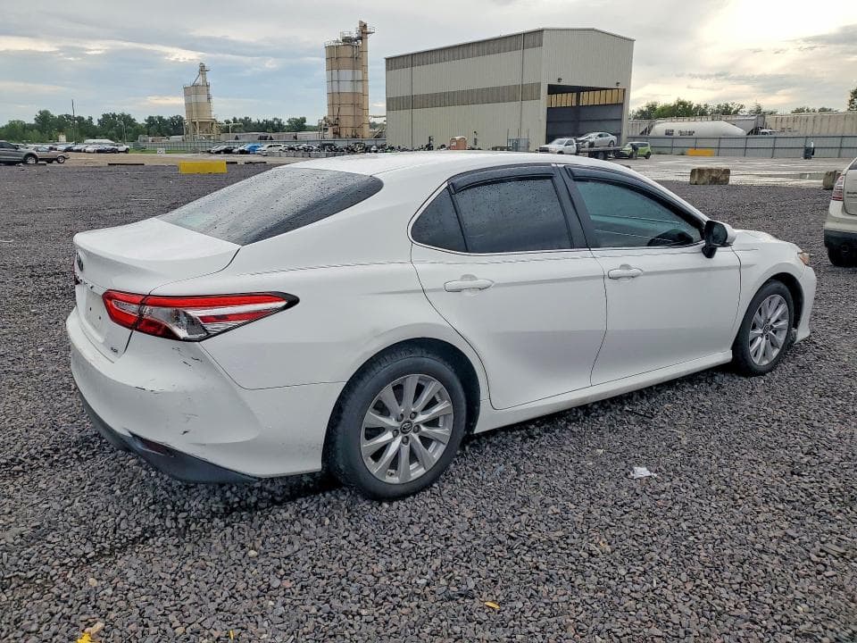 2018 TOYOTA CAMRY LE 3