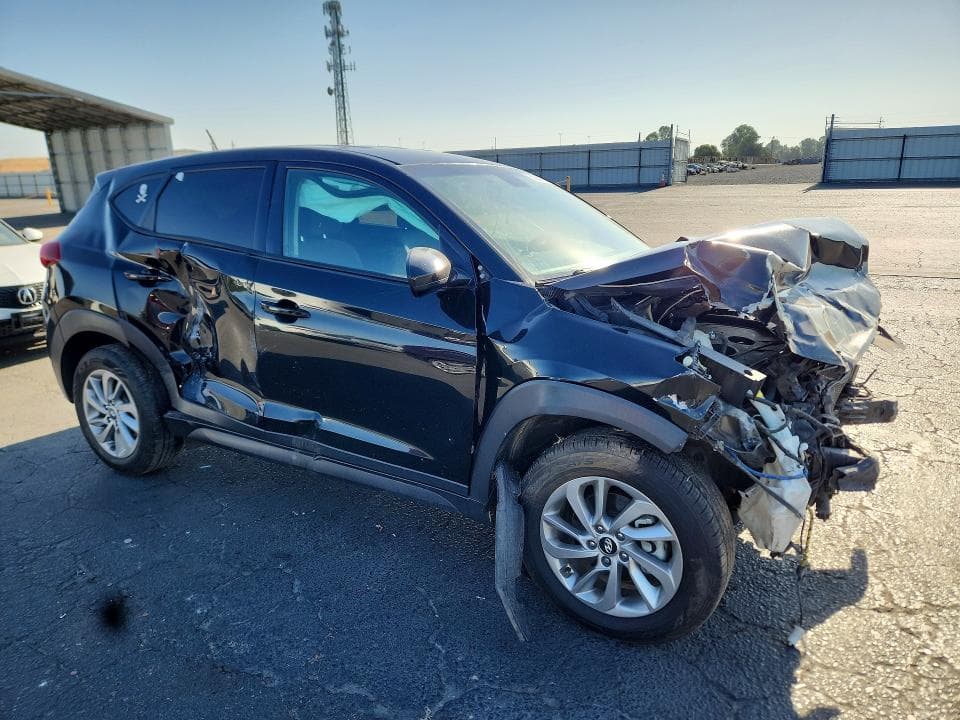 2017 HYUNDAI TUCSON SE 4