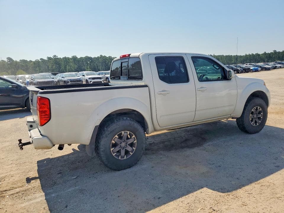 2017 NISSAN FRONTIER PRO-4X 3