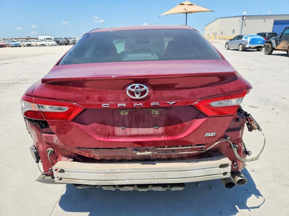 2018 TOYOTA CAMRY SE 6
