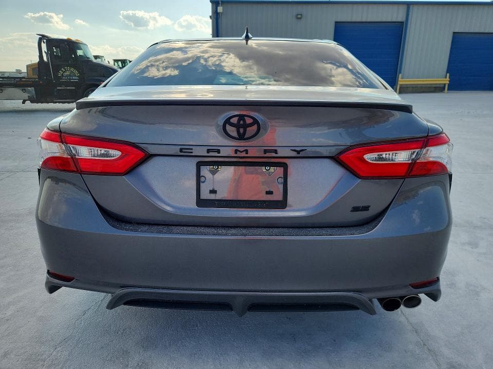 2020 TOYOTA CAMRY SE 6