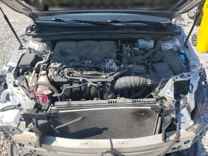 2020 TOYOTA CAMRY XLE 11
