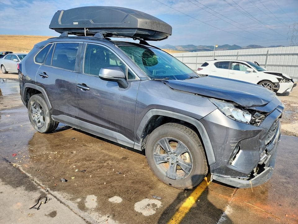 2020 TOYOTA RAV4 XLE 4