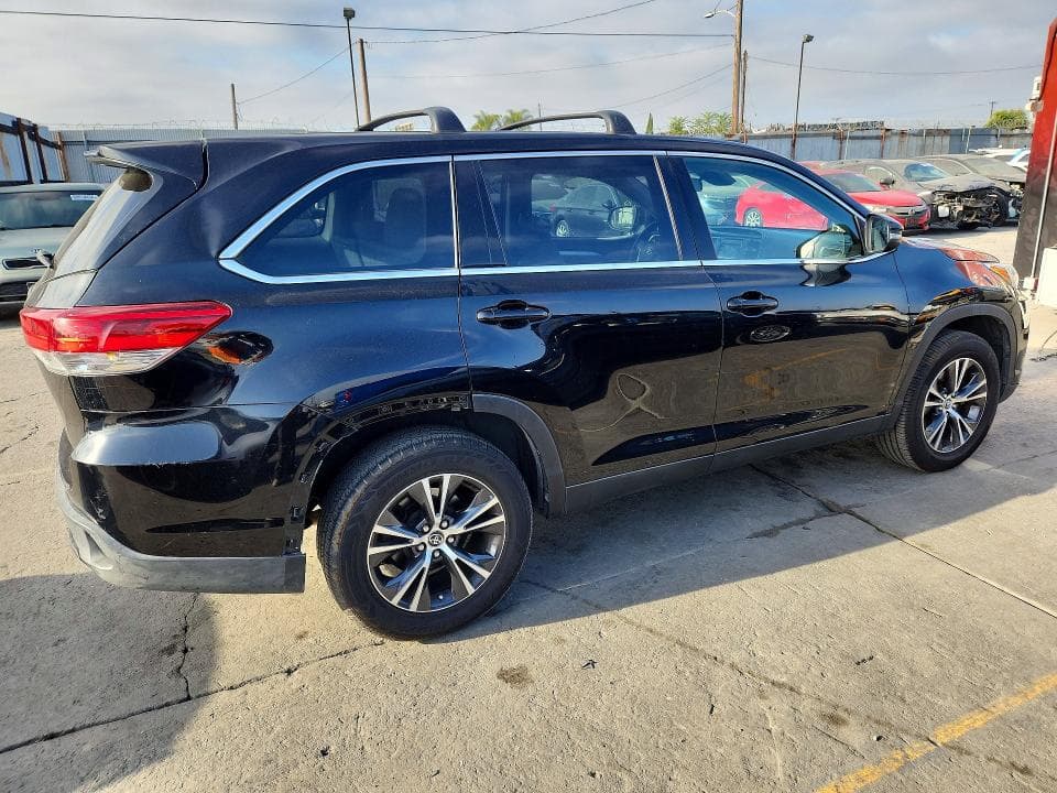 2019 TOYOTA HIGHLANDER LE 3