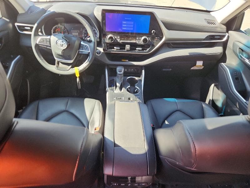 2024 TOYOTA HIGHLANDER XLE 8