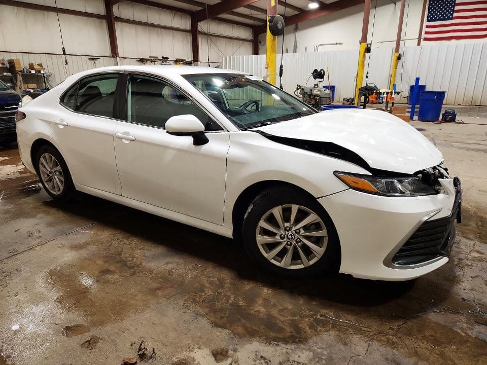 2021 TOYOTA CAMRY LE 4