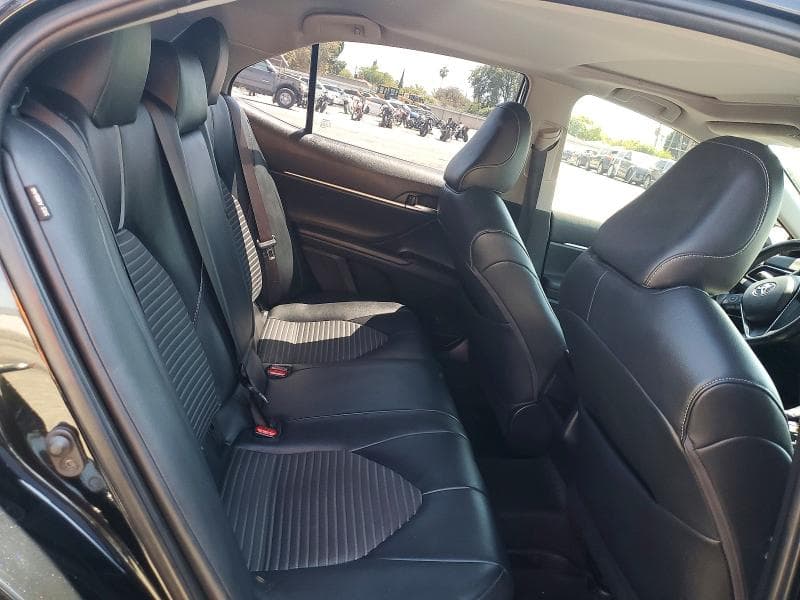 2019 TOYOTA CAMRY HYBRID SE 10