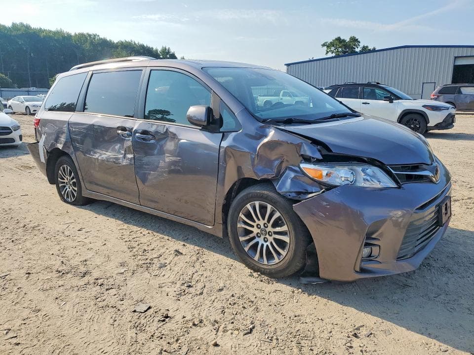 2020 TOYOTA SIENNA XLE 8-PASSENGER 4