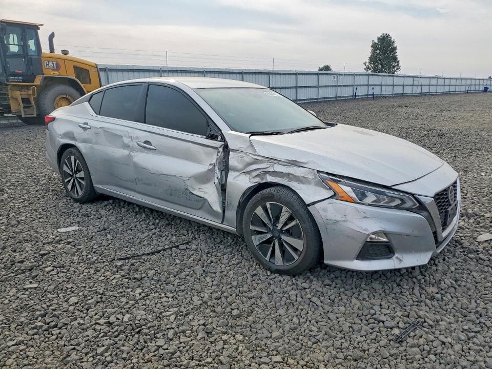 2022 NISSAN ALTIMA SV 4