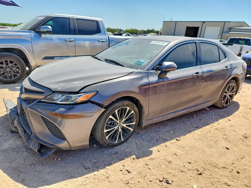 2018 TOYOTA CAMRY SE - 1