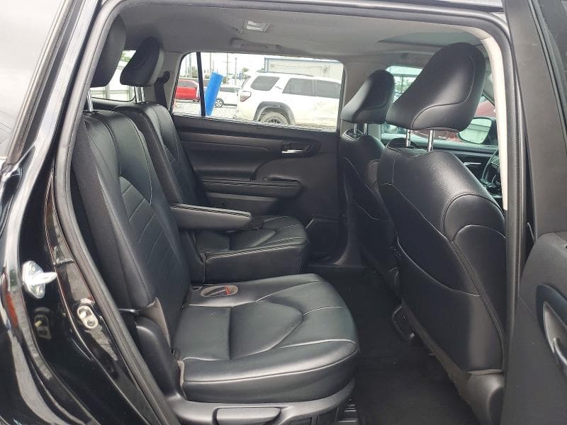 2020 TOYOTA HIGHLANDER XLE 11