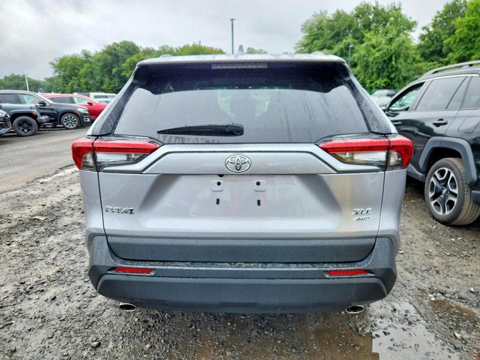 2024 TOYOTA RAV4 XLE 6