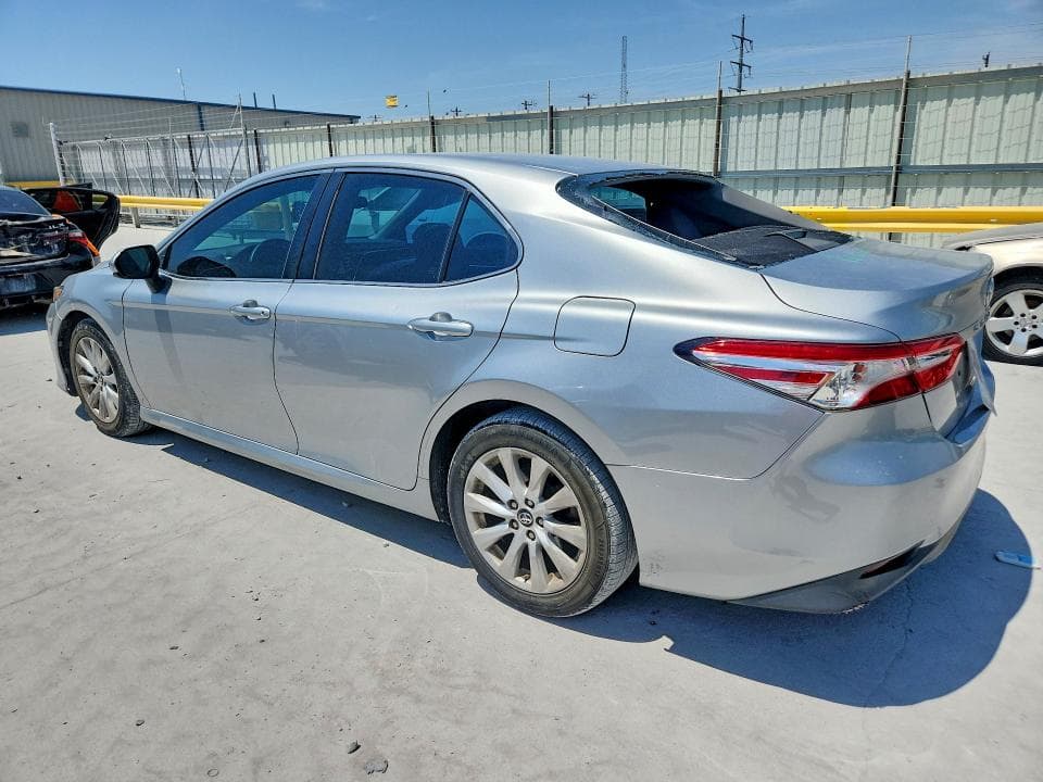 2018 TOYOTA CAMRY LE 2