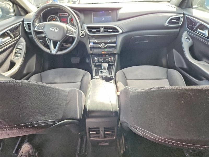 2017 INFINITI QX30 BASE 8