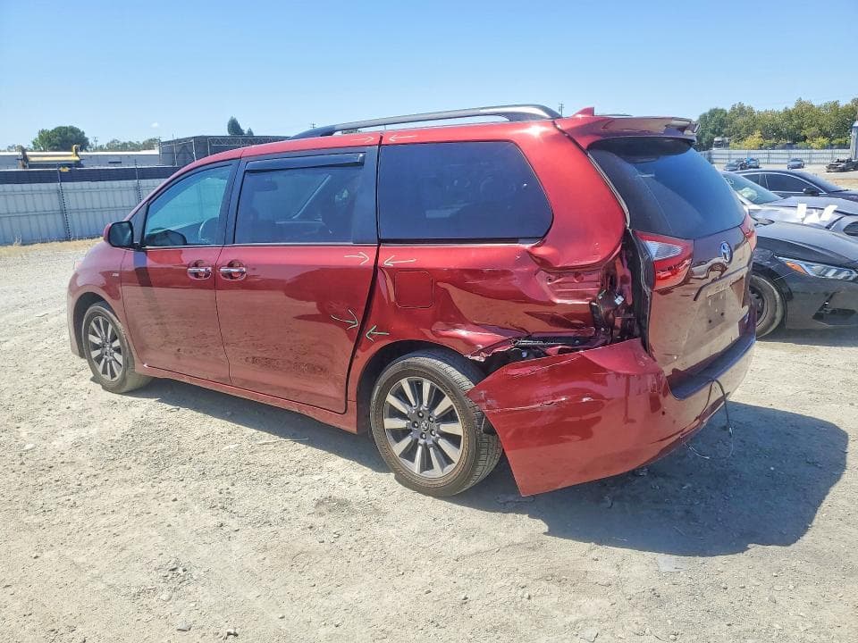 2018 TOYOTA SIENNA XLE 7-PASSENGER 2