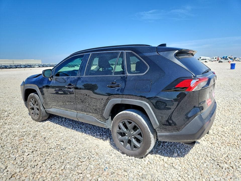 2021 TOYOTA RAV4 LE 2