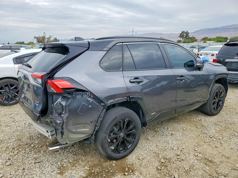2025 TOYOTA RAV4 XSE 3