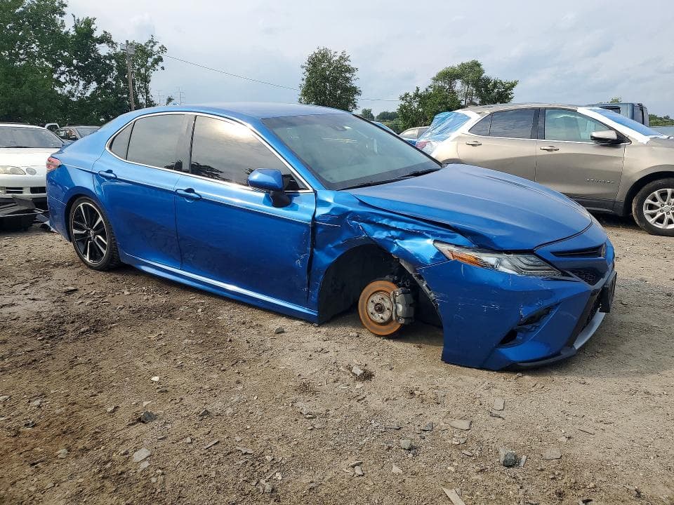 2019 TOYOTA CAMRY XSE 4