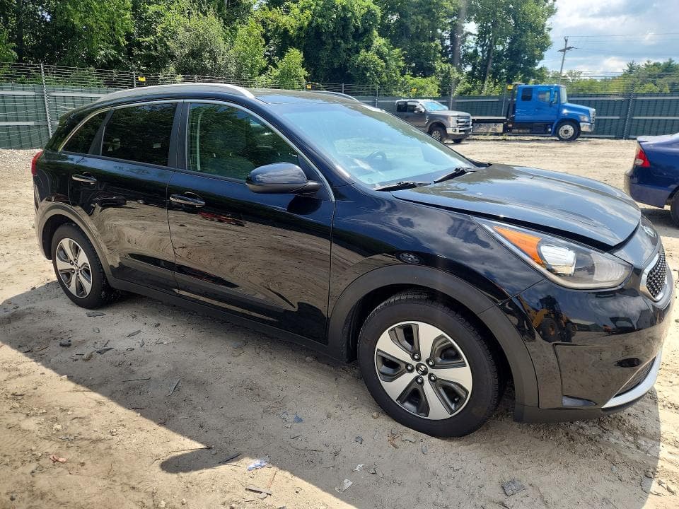 2017 KIA NIRO LX 4
