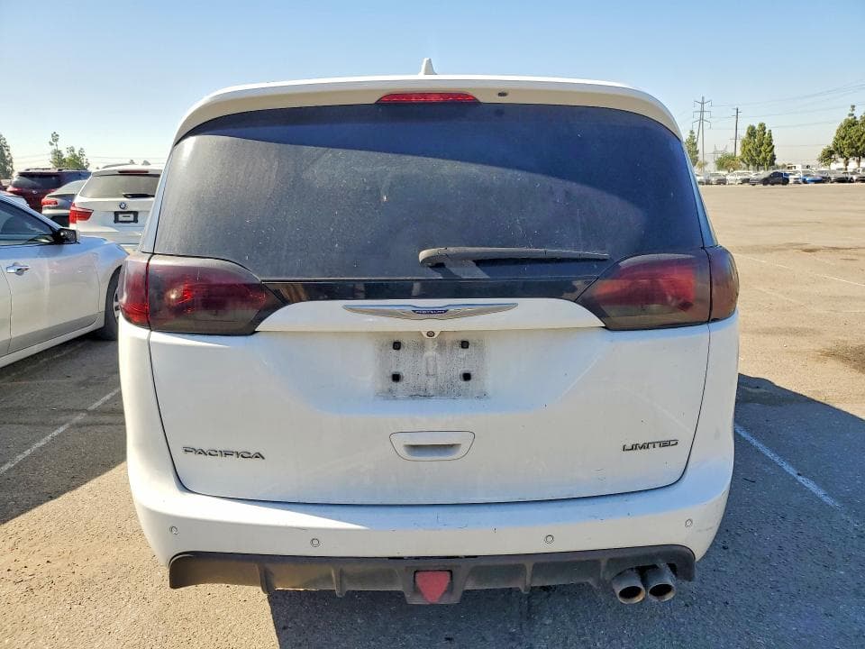 2018 CHRYSLER PACIFICA LIMITED 6