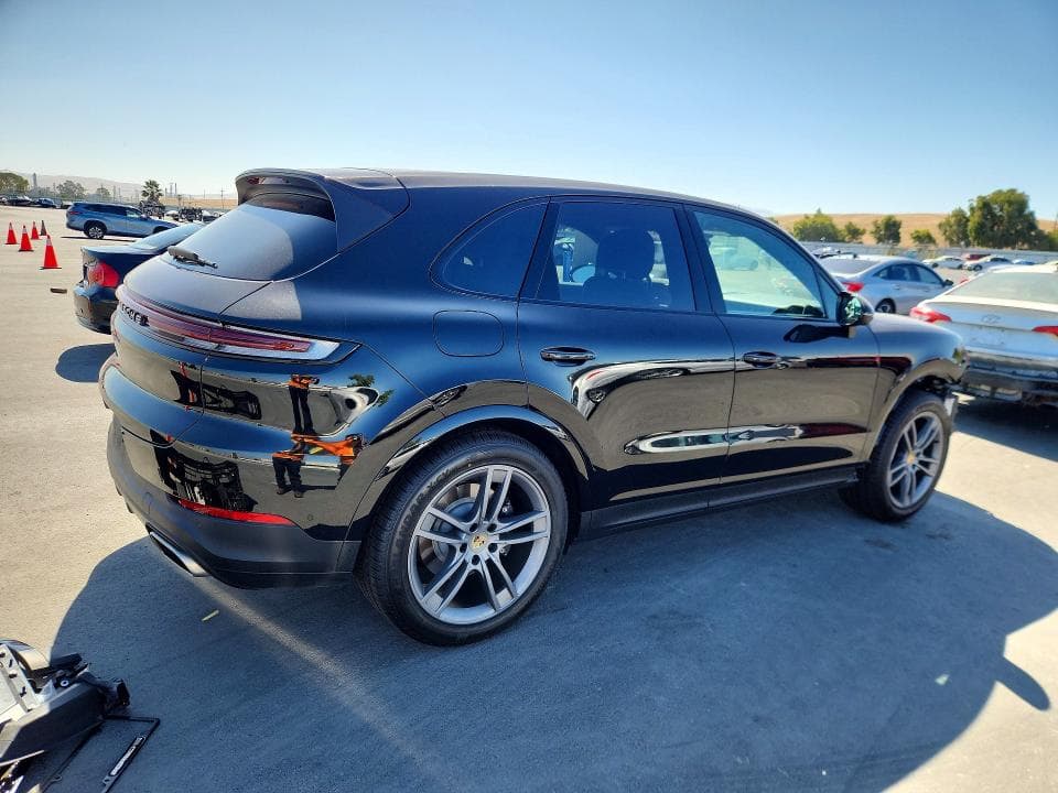 2024 PORSCHE CAYENNE 3