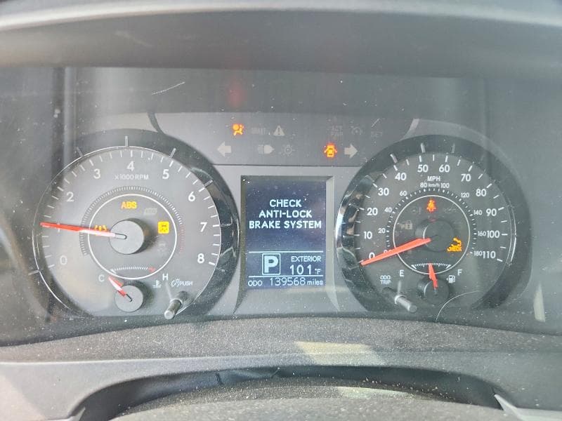2017 TOYOTA SIENNA LE 9
