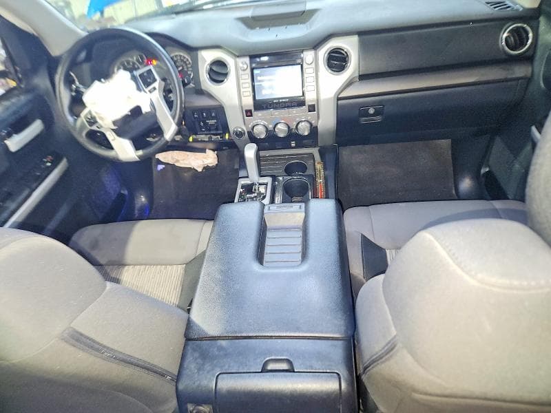 2017 TOYOTA TUNDRA SR5 8