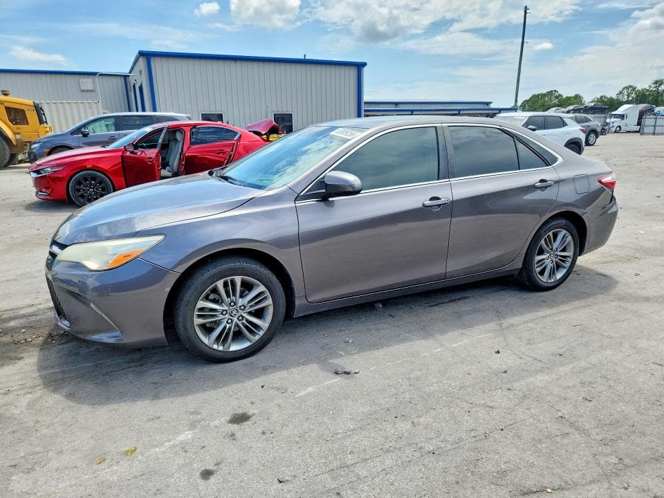 2017 TOYOTA CAMRY SE - 1