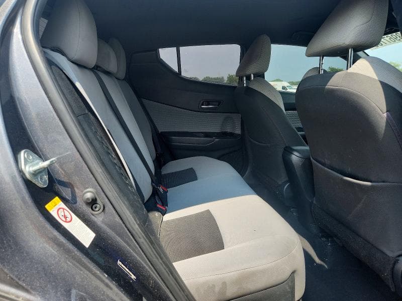 2019 TOYOTA C-HR XLE 11