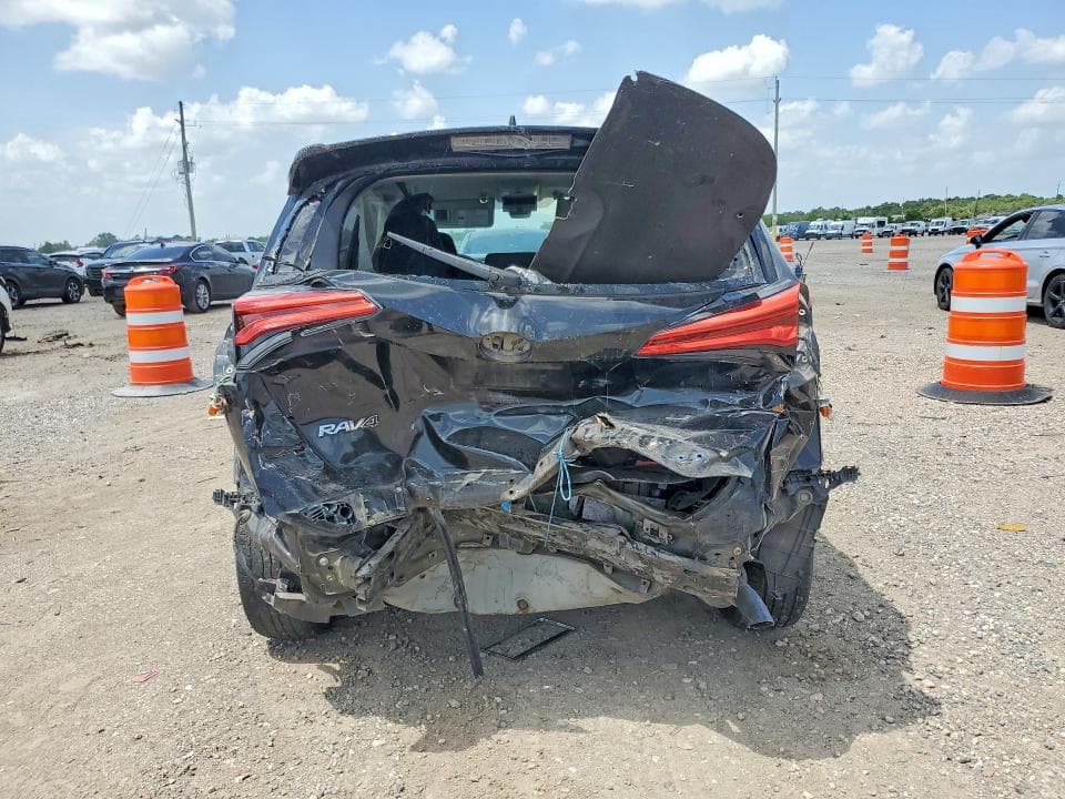 2018 TOYOTA RAV4 LE 6