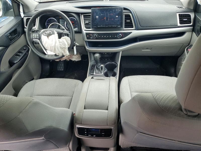 2019 TOYOTA HIGHLANDER LE 8