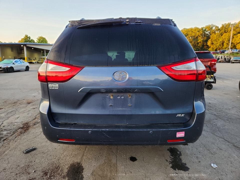 2017 TOYOTA SIENNA XLE 8-PASSENGER 6