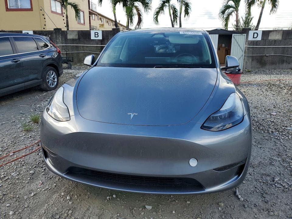 2025 TESLA MODEL Y 5