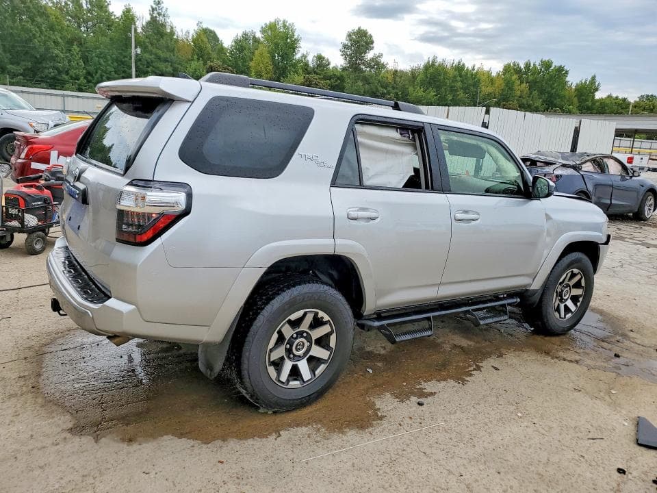 2023 TOYOTA 4RUNNER TRD OFF-ROAD 3
