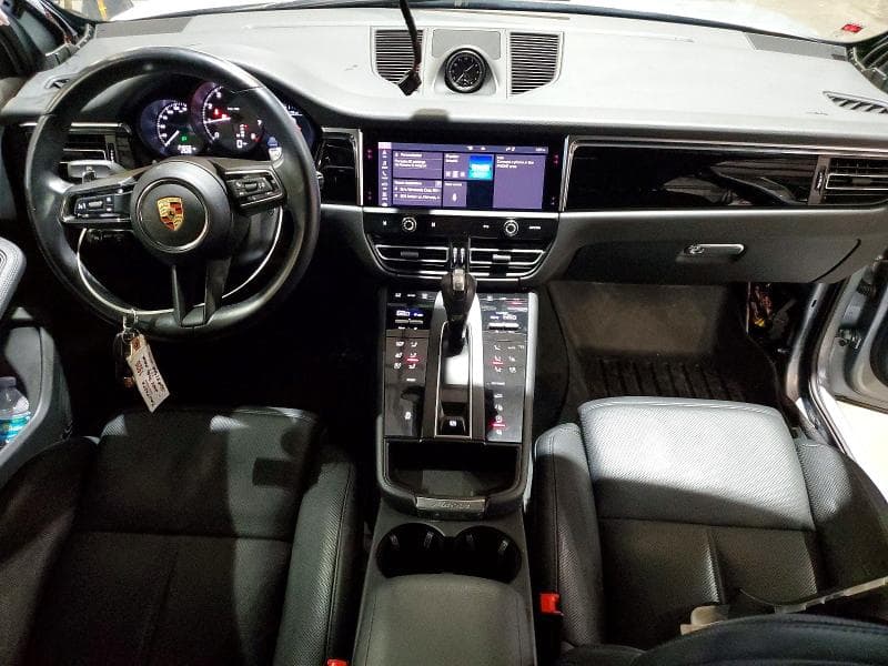 2024 PORSCHE MACAN BASE 8