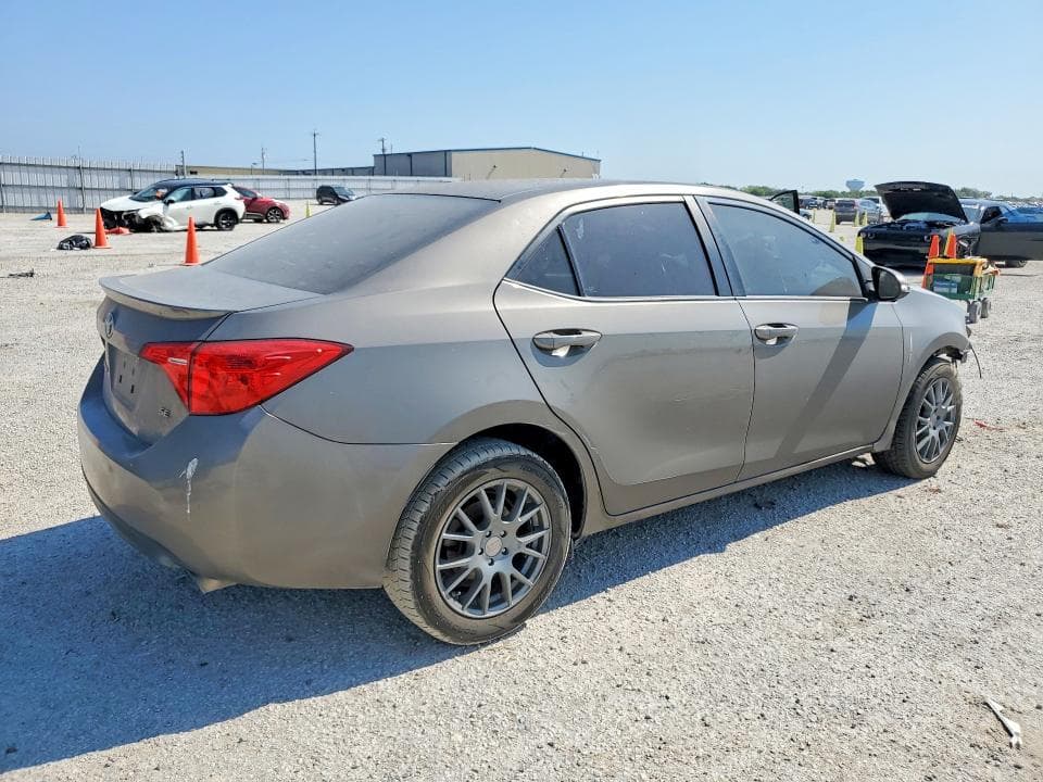 2019 TOYOTA COROLLA SE 3
