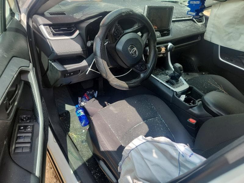 2023 TOYOTA RAV4 LE 8