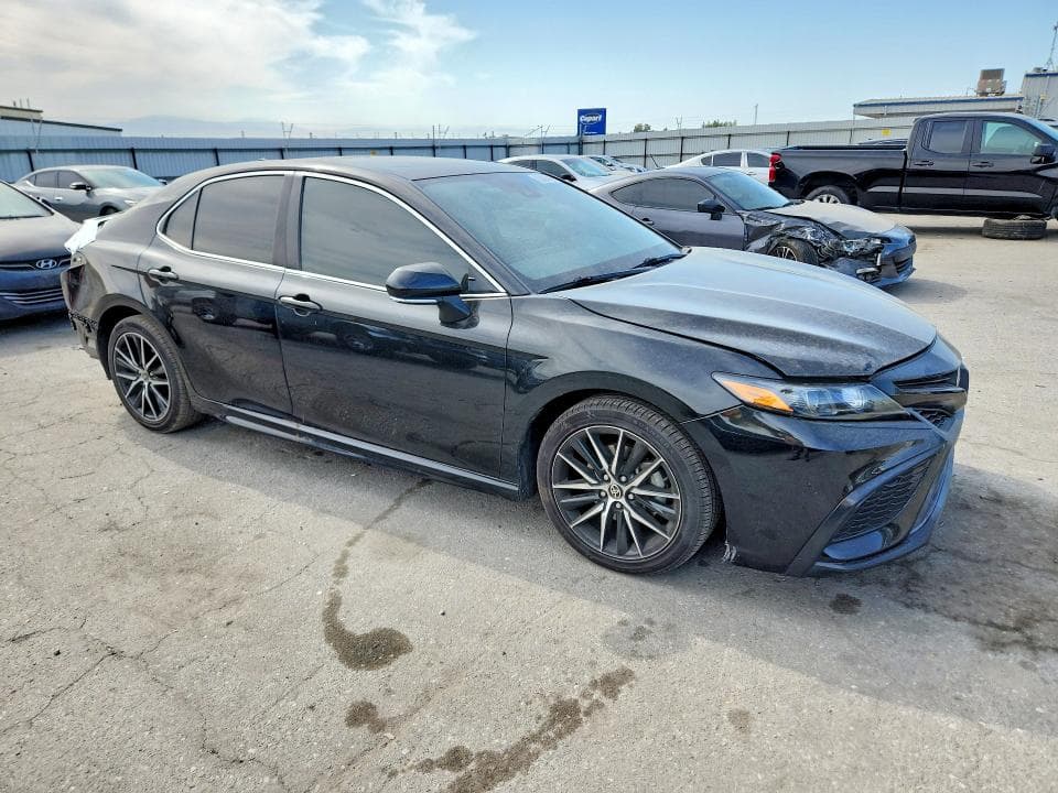2021 TOYOTA CAMRY SE 4