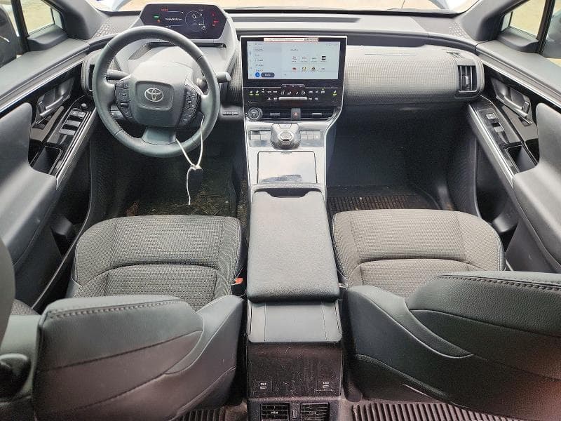 2024 TOYOTA BZ4X XLE 8