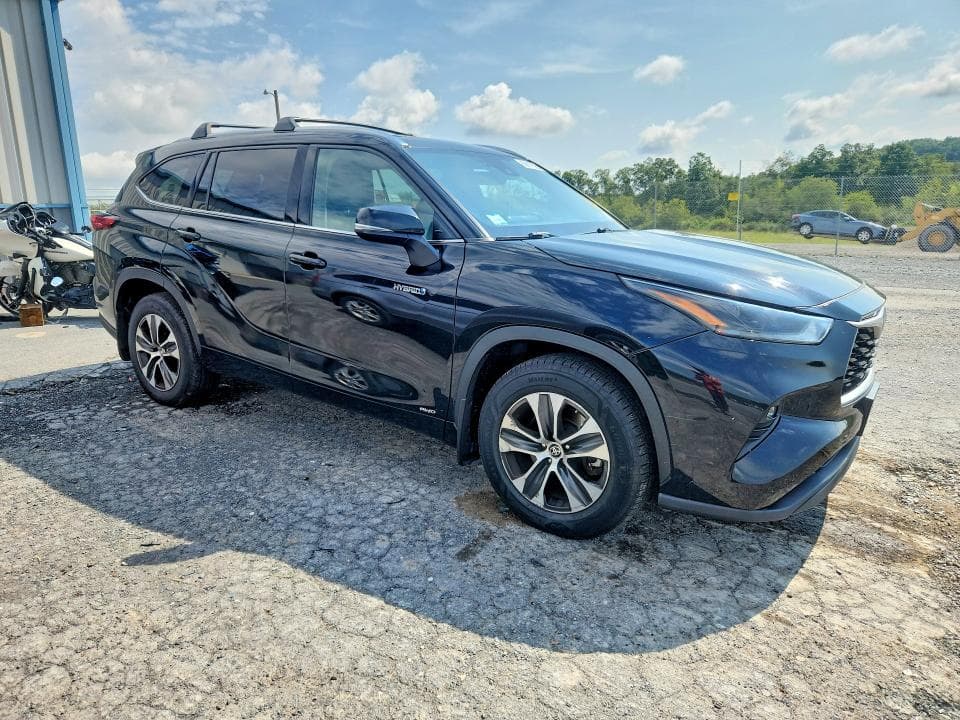 2021 TOYOTA HIGHLANDER HYBRID XLE 4